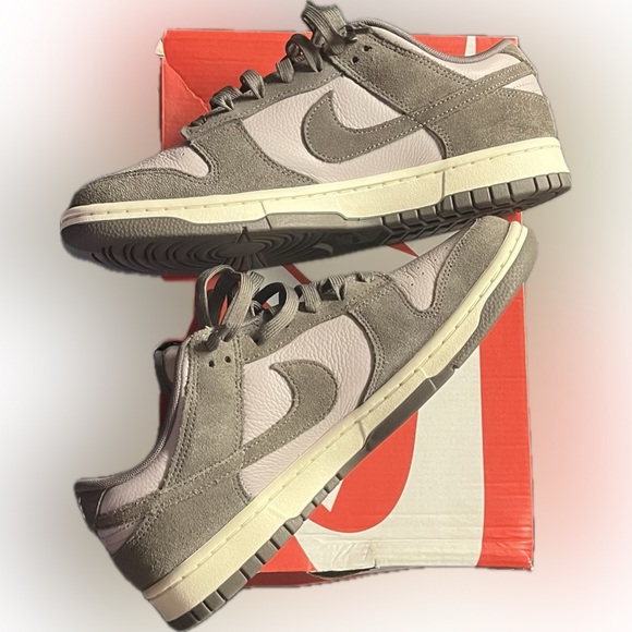 Nike Dunk Low SE Platinum Violet Cave Stone - Picture 2 of 9